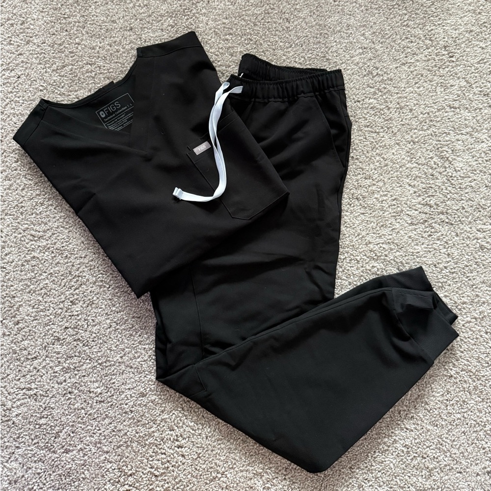 Figs Black Scrub Ensemble